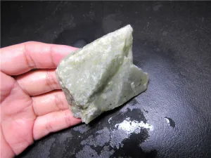 Natural Kunlun Jade Rough Nephrite Raw (82.14g, 67X53X11mm)