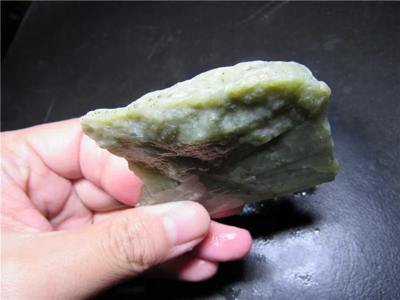 Natural Kunlun Jade Rough Nephrite Raw (82.14g, 67X53X11mm)