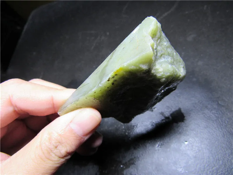 Natural Kunlun Jade Rough Nephrite Raw (82.14g, 67X53X11mm)