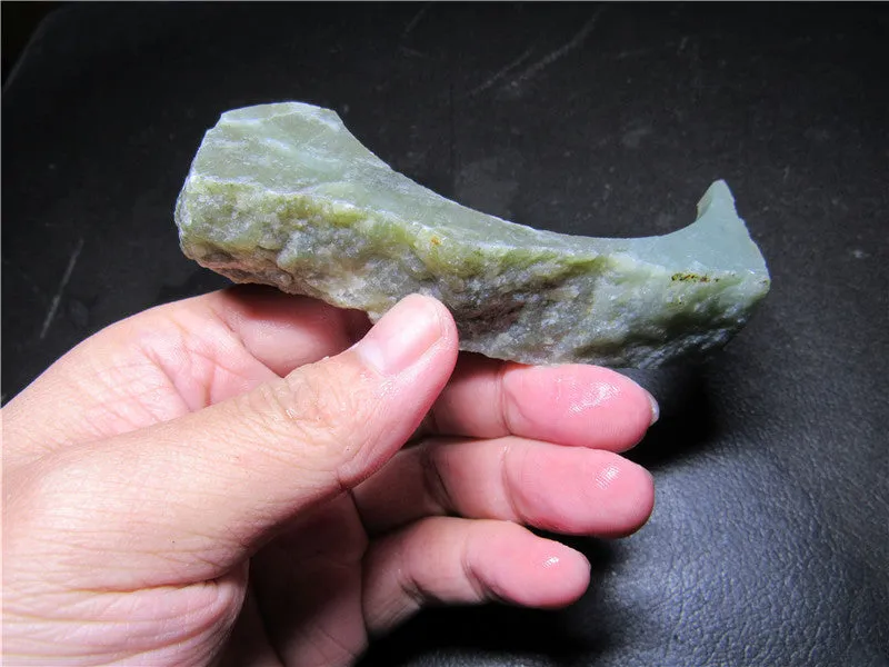 Natural Kunlun Jade Rough Nephrite Raw (85.59g, 95X32X20mm)