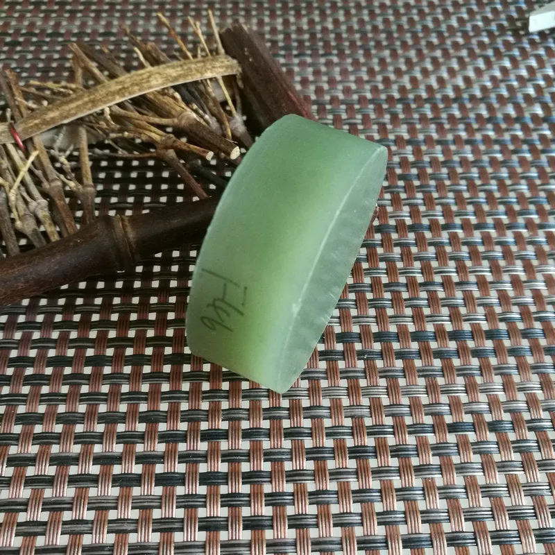 Natural Kunlun Jade Rough Nephrite Raw (95g, 4.8X1.8cm)