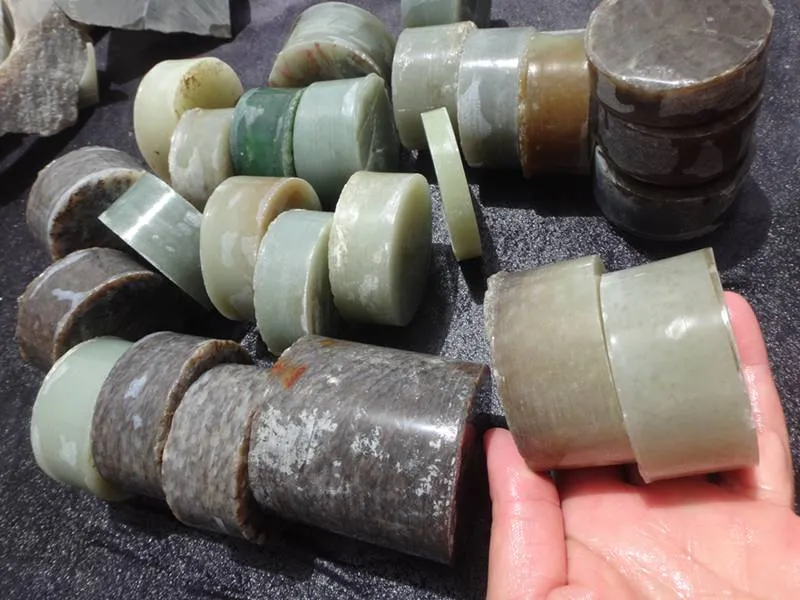 Natural Kunlun Jade Rough Nephrite Remains 25 pieces