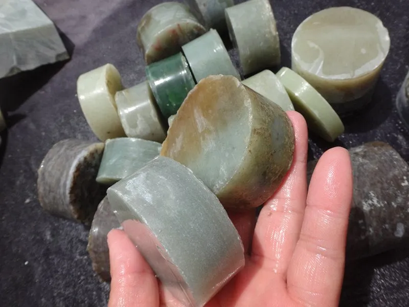 Natural Kunlun Jade Rough Nephrite Remains 25 pieces