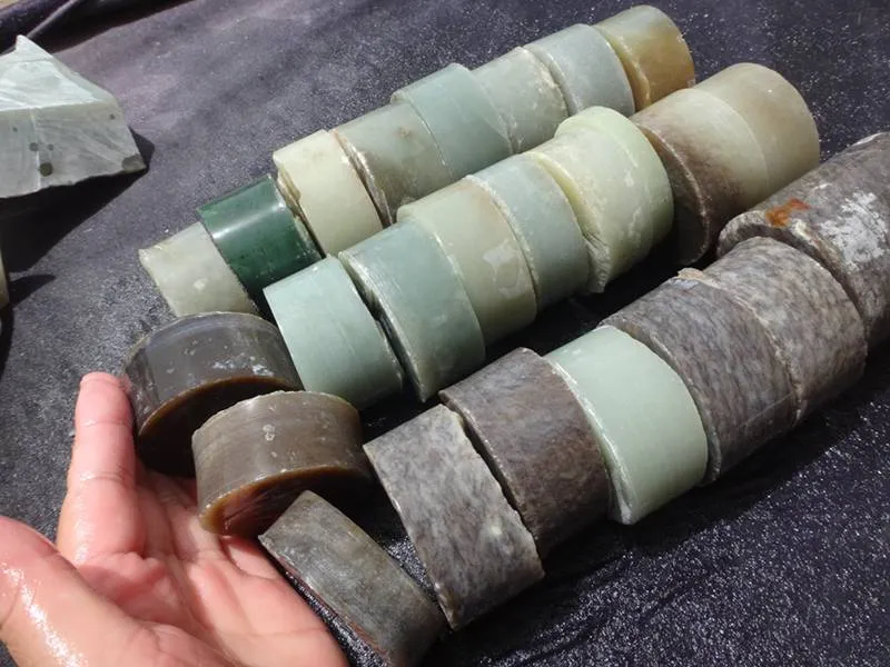 Natural Kunlun Jade Rough Nephrite Remains 25 pieces