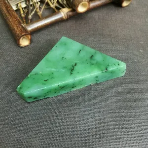 Natural Siberian Jade Rough Nephrite Raw (100g, 8.5x6x1.6cm)
