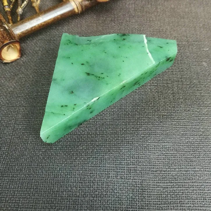 Natural Siberian Jade Rough Nephrite Raw (100g, 8.5x6x1.6cm)