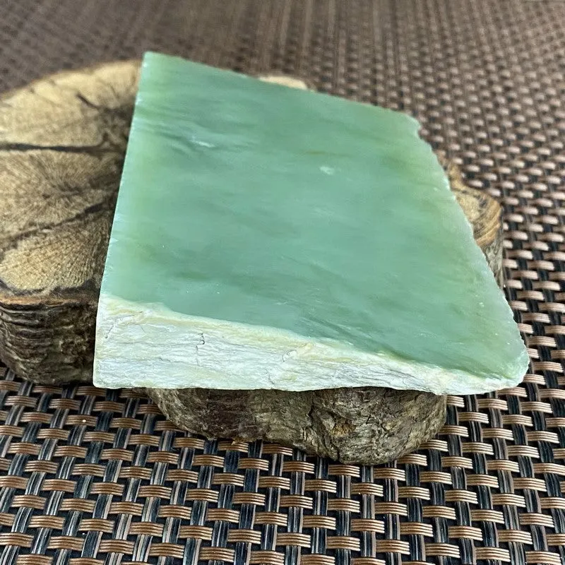 Natural Siberian Jade Rough Nephrite Raw (185g, 9.4X10.2X1.5cm)