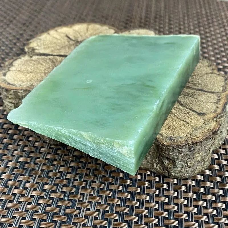 Natural Siberian Jade Rough Nephrite Raw (185g, 9.4X10.2X1.5cm)