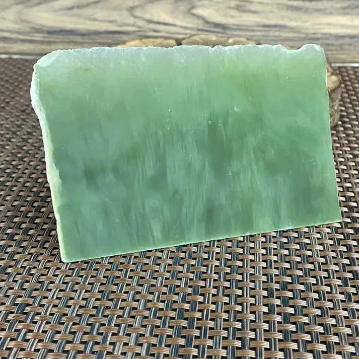 Natural Siberian Jade Rough Nephrite Raw (185g, 9.4X10.2X1.5cm)