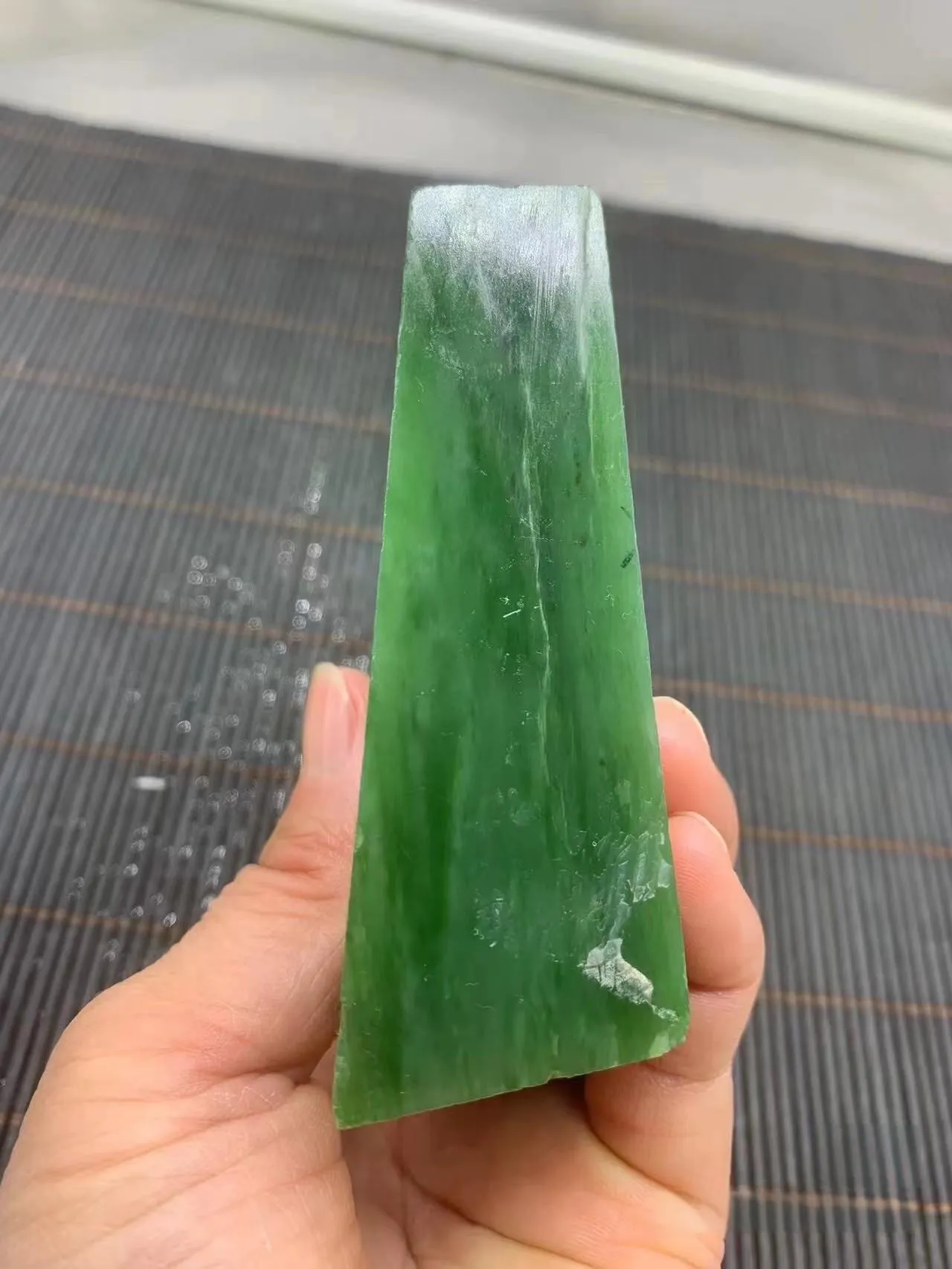 Natural Siberian Jade Rough Nephrite Raw (306g, 9.2X8.4X2.5cm)