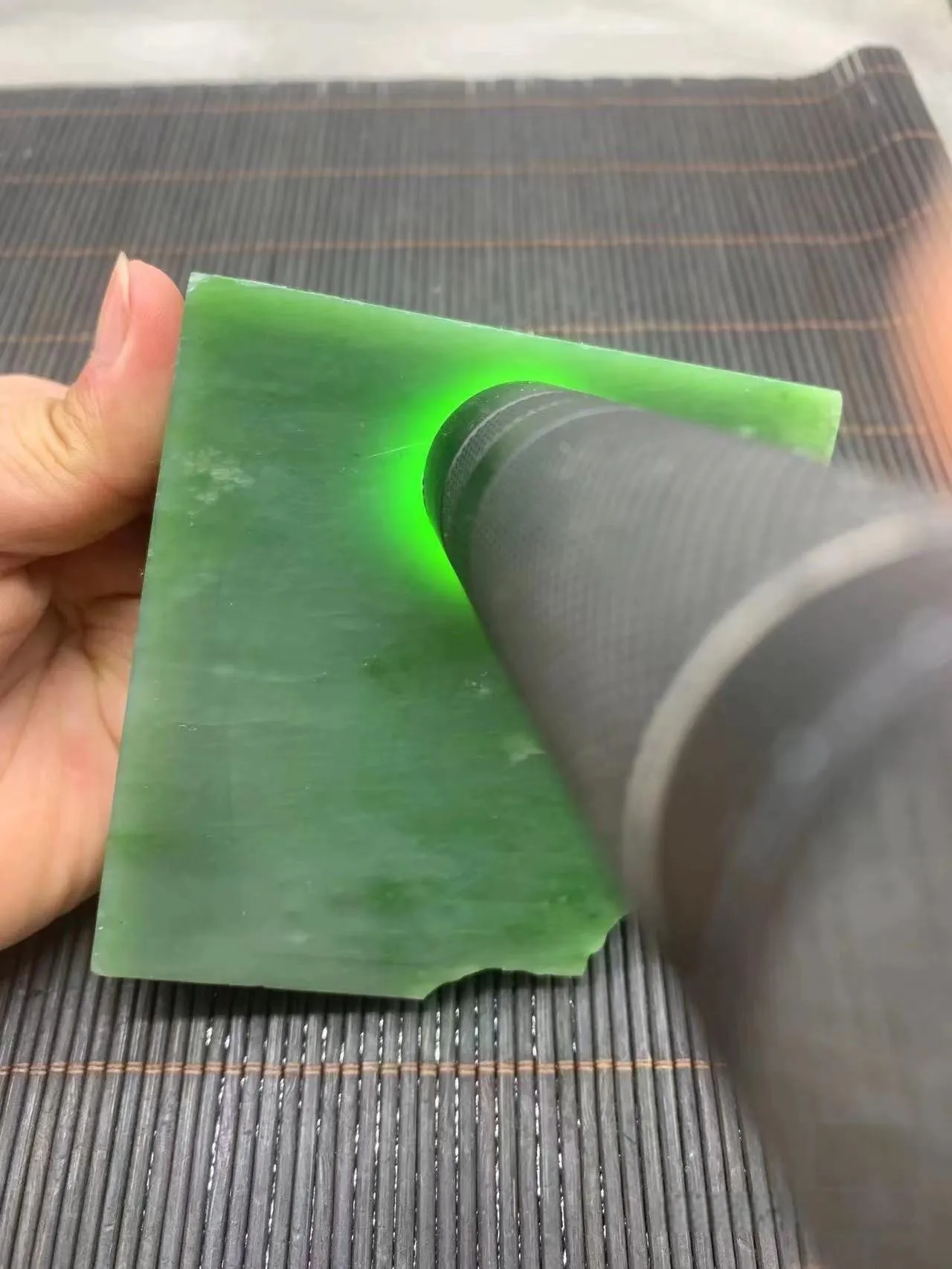 Natural Siberian Jade Rough Nephrite Raw (306g, 9.2X8.4X2.5cm)
