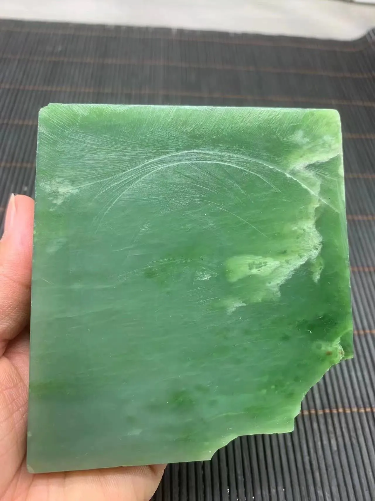 Natural Siberian Jade Rough Nephrite Raw (306g, 9.2X8.4X2.5cm)