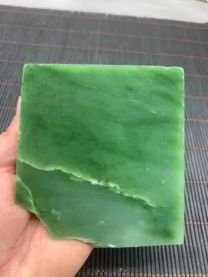 Natural Siberian Jade Rough Nephrite Raw (306g, 9.2X8.4X2.5cm)