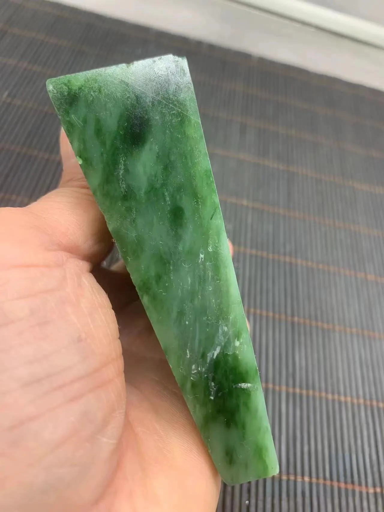 Natural Siberian Jade Rough Nephrite Raw (306g, 9.2X8.4X2.5cm)