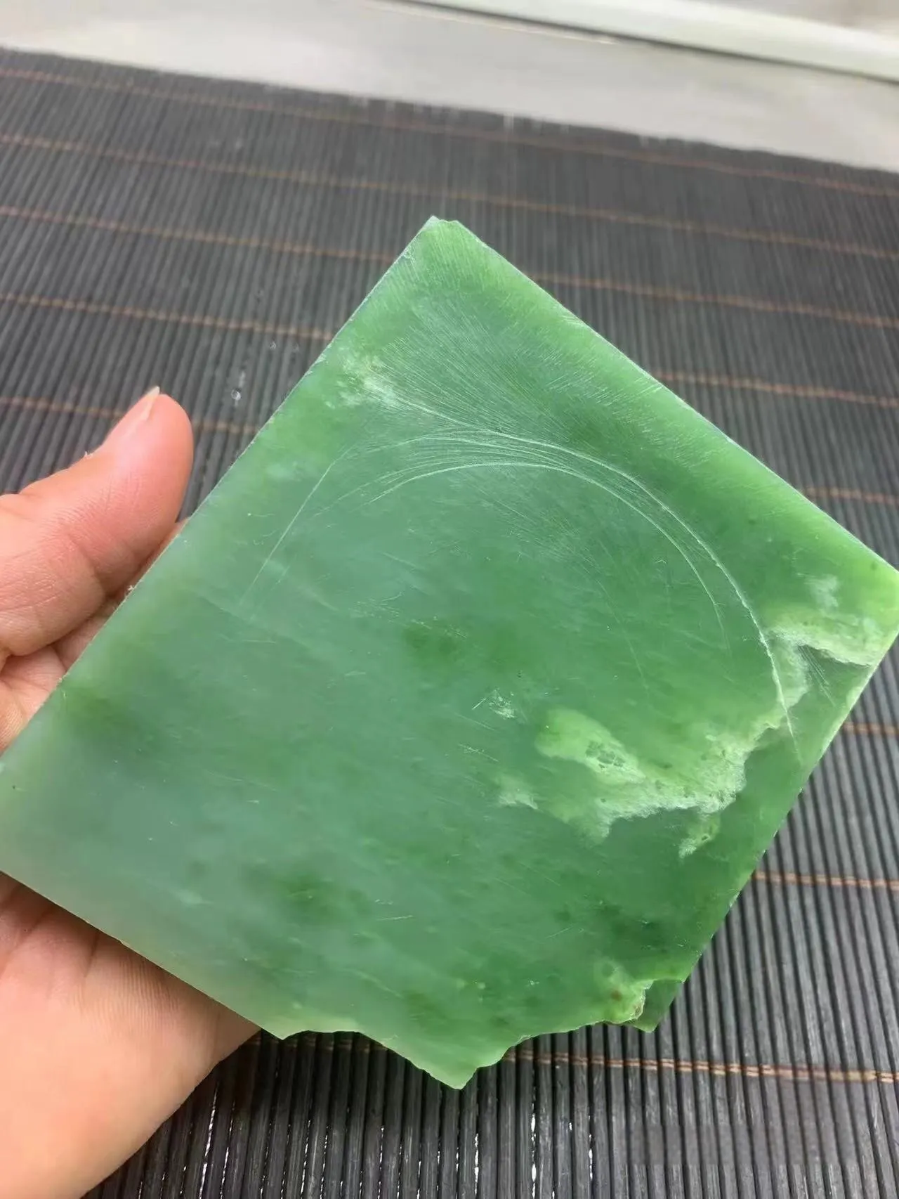 Natural Siberian Jade Rough Nephrite Raw (306g, 9.2X8.4X2.5cm)