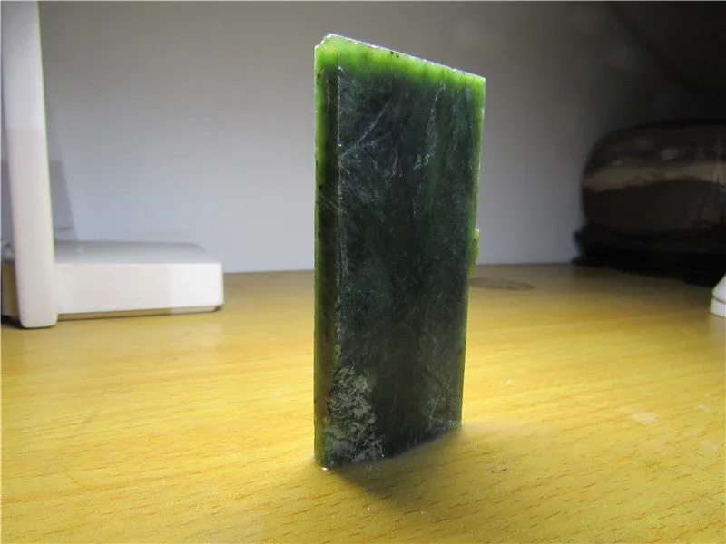Natural Siberian Jade Rough Russia nephrite Raw (81.51g, 85X39X7mm)
