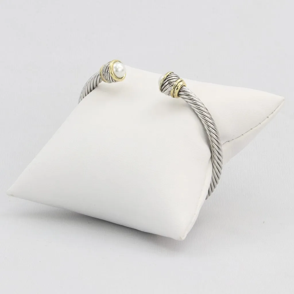 Rope cuff bracelet with gold inlay and colored gemstone