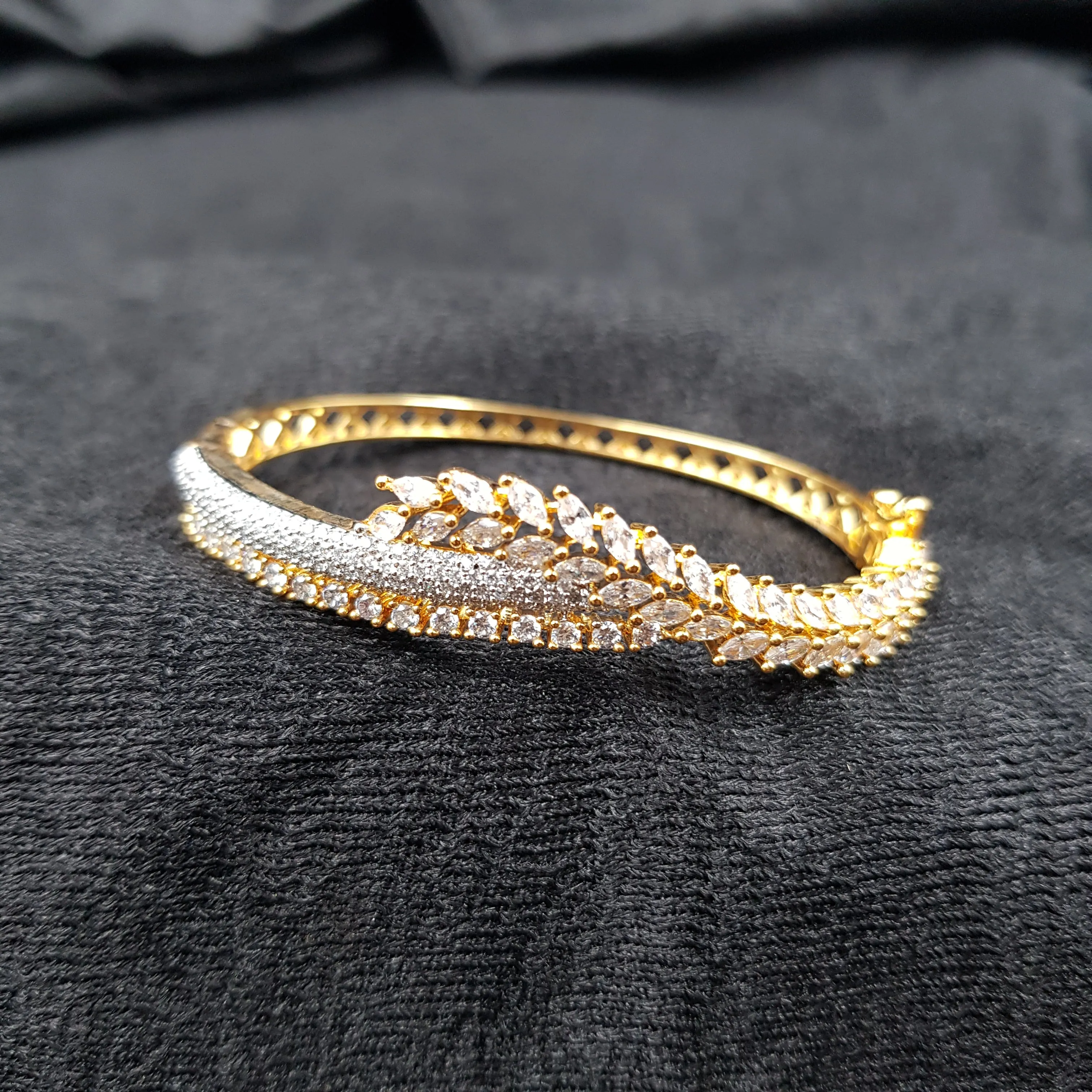 Zircon/AD Bracelet 11331-68